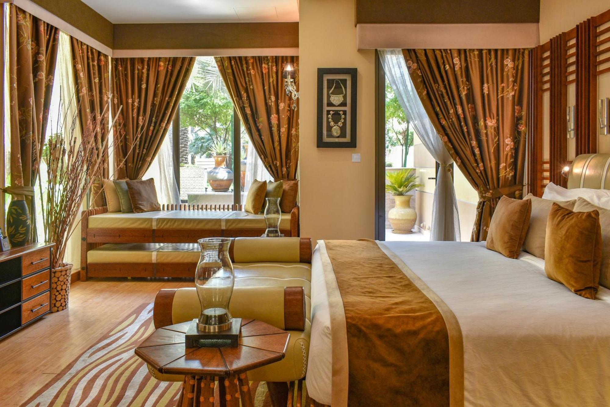 Palavra Resort Manama Exteriör bild A suite at the Jumeirah Creekside