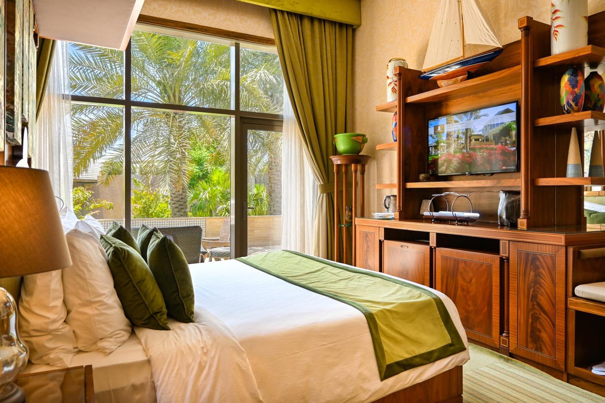 Palavra Resort Manama Exteriör bild A bedroom at the resort
