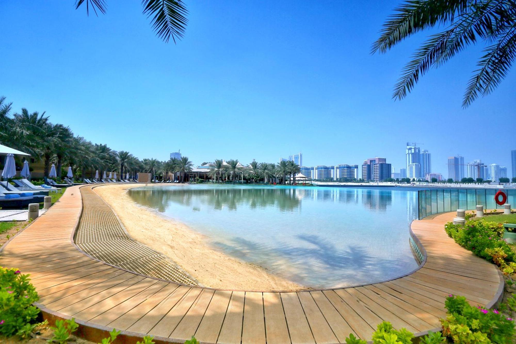 Palavra Resort Manama Exteriör bild The Lagoon