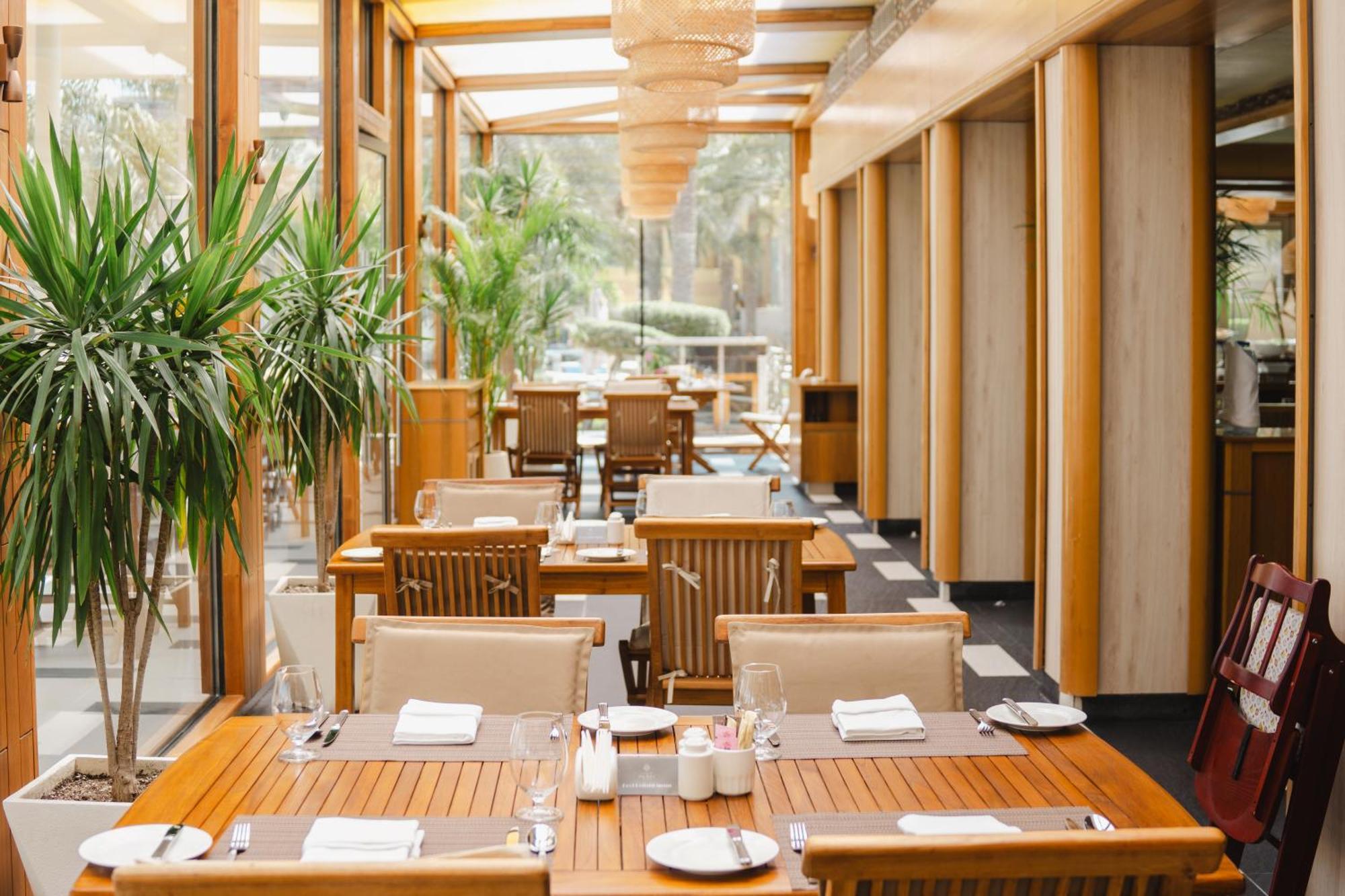 Palavra Resort Manama Exteriör bild The restaurant