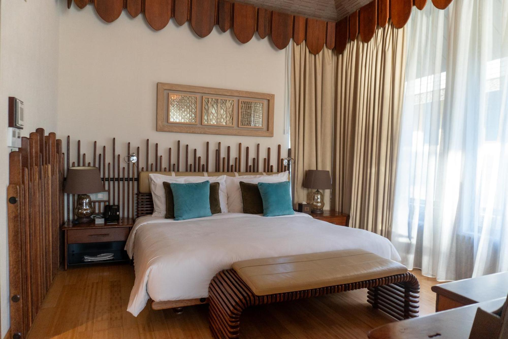 Palavra Resort Manama Exteriör bild A bedroom at the hotel