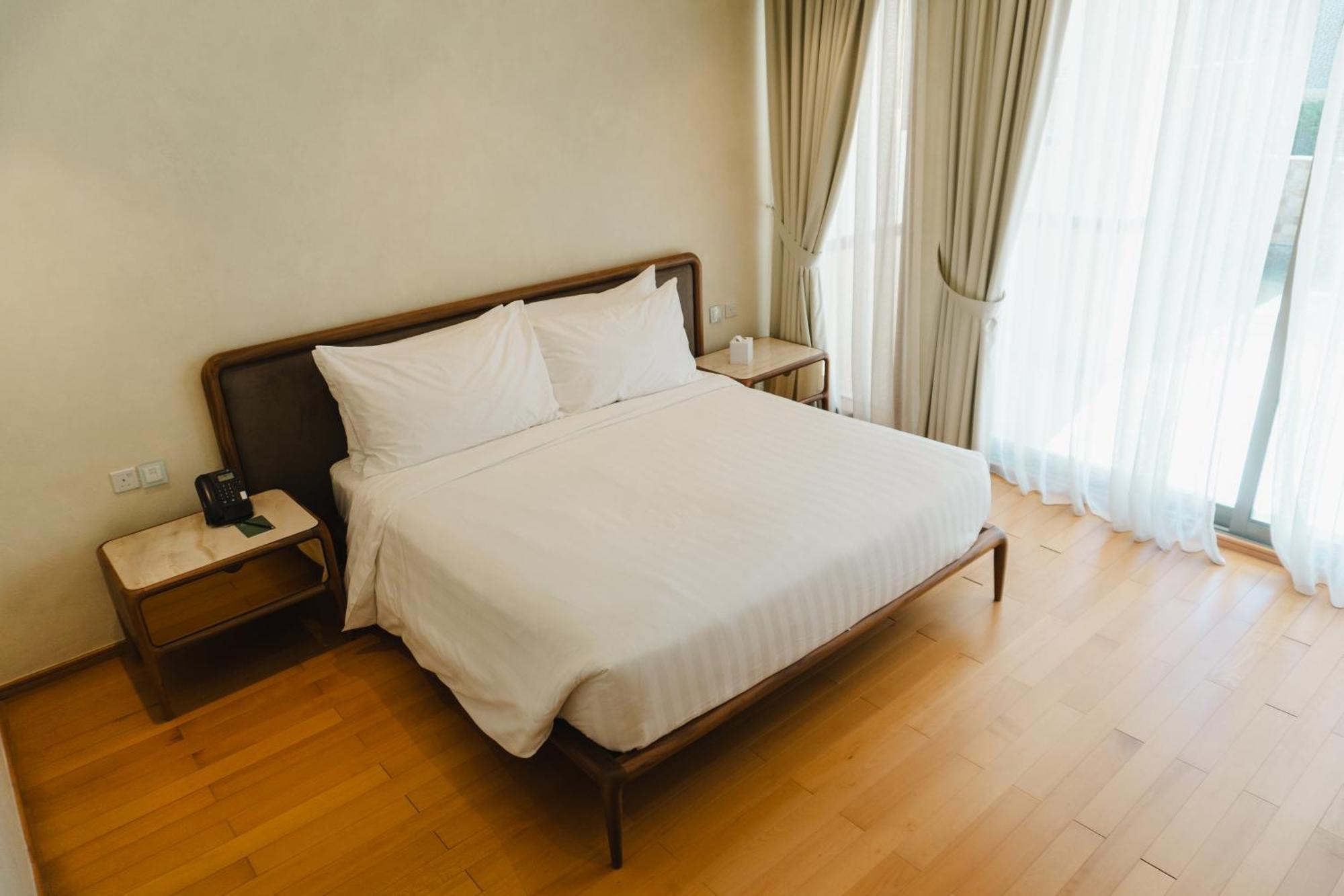 Palavra Resort Manama Exteriör bild A bedroom in a hotel