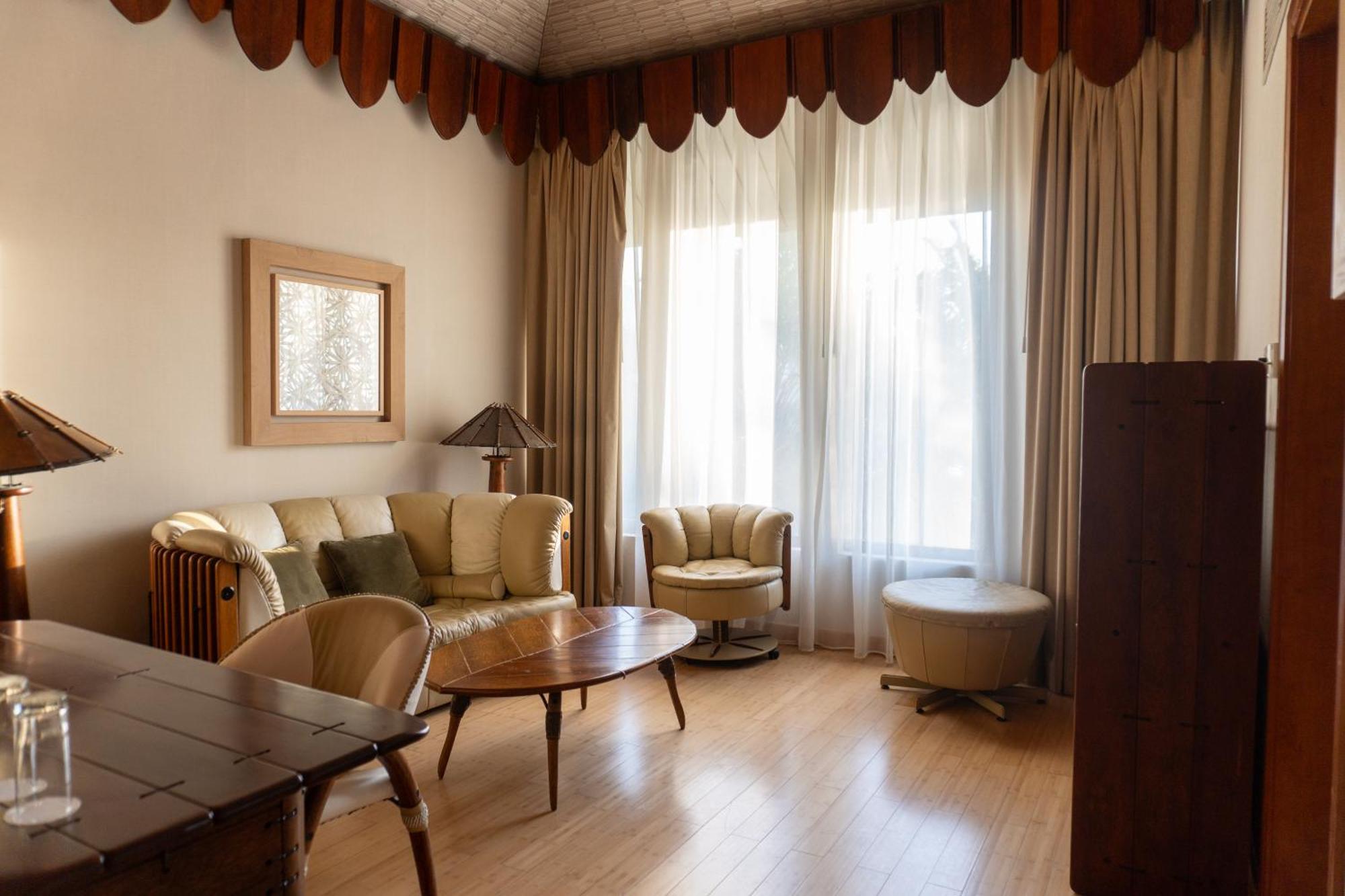 Palavra Resort Manama Exteriör bild A living room