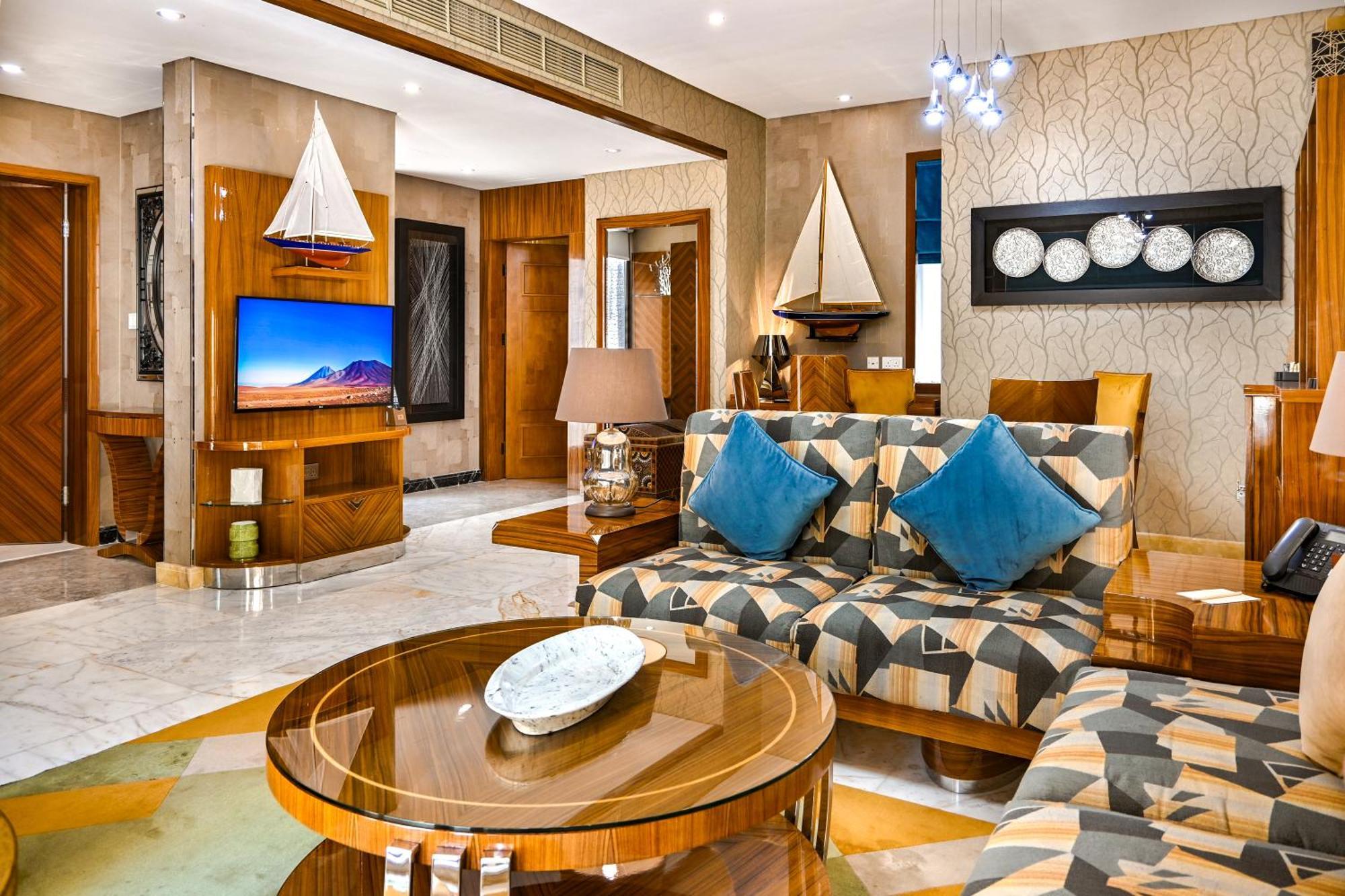 Palavra Resort Manama Exteriör bild A suite at the hotel