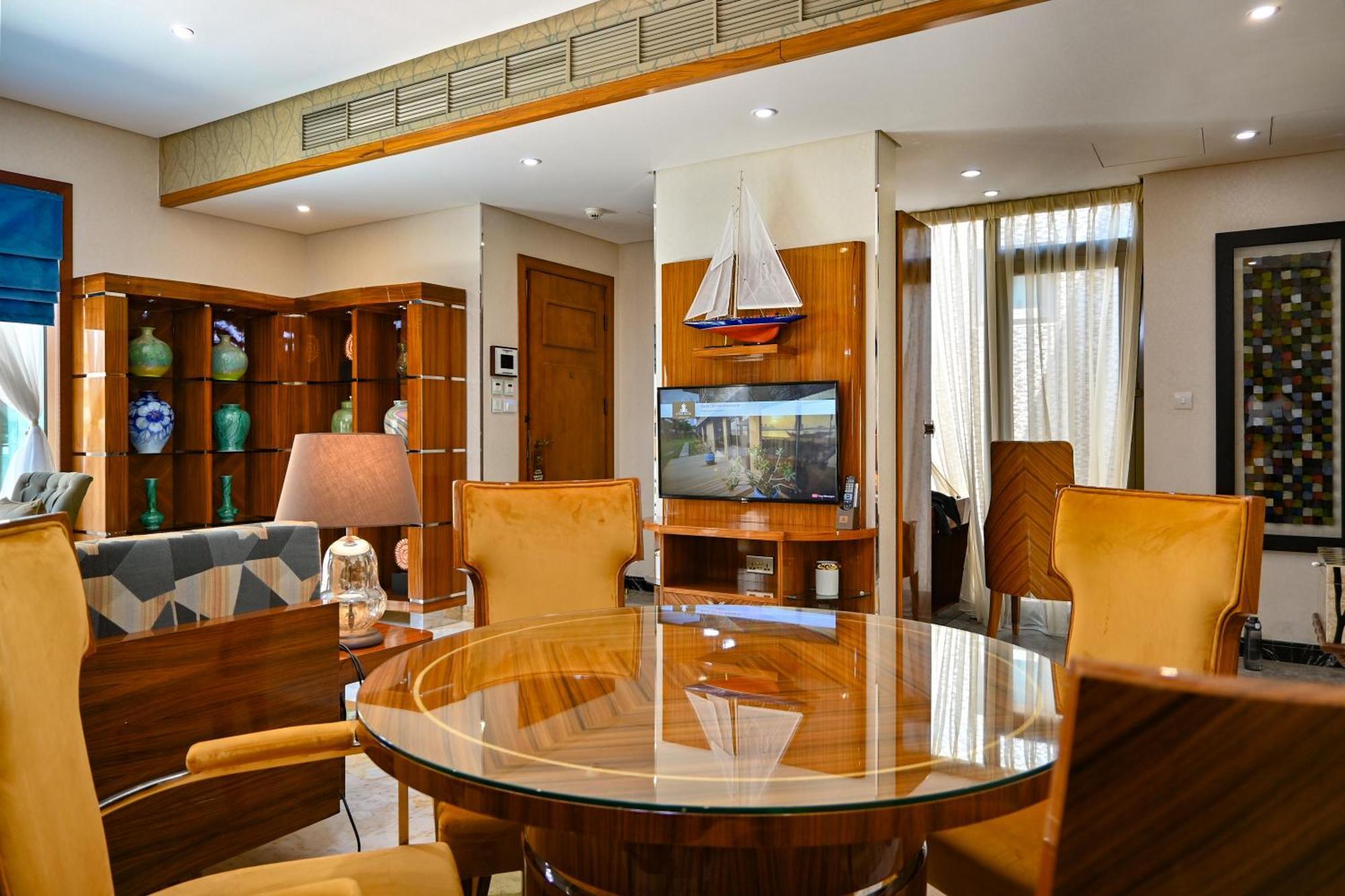 Palavra Resort Manama Exteriör bild A dining room in a house in India