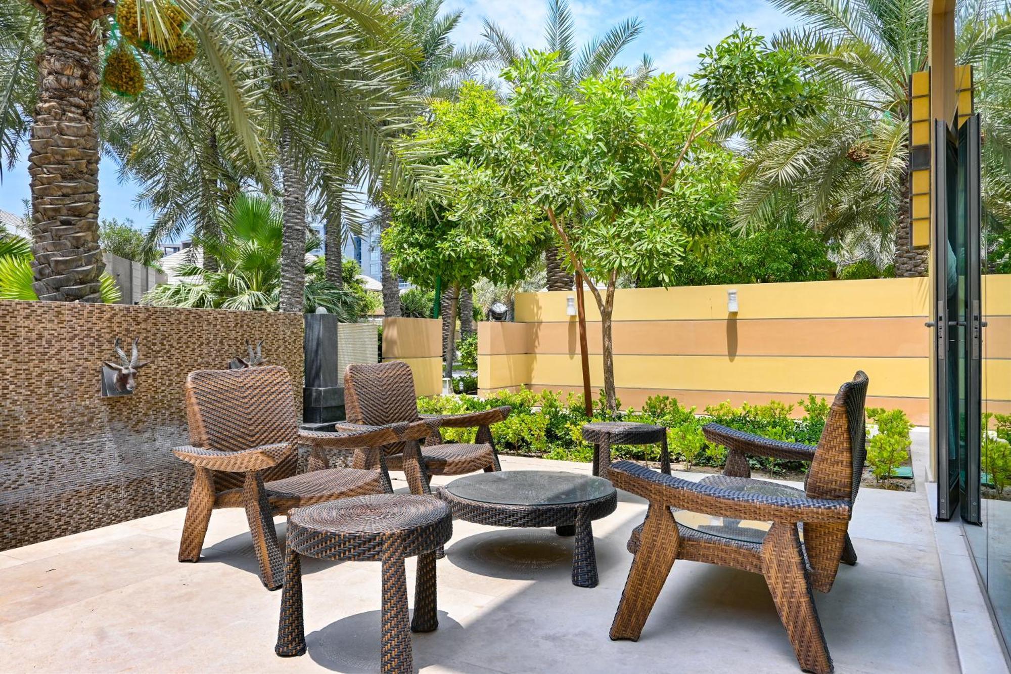 Palavra Resort Manama Exteriör bild The Palm Beach Hotel